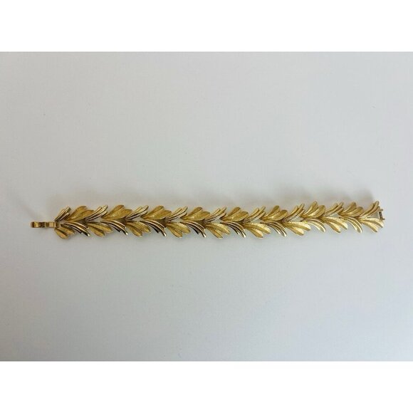 Vintage Link Leaf Trifari Bracelet Gold Tone Textured